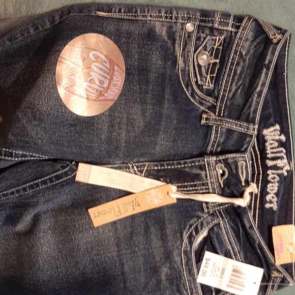 wallflower jean capris